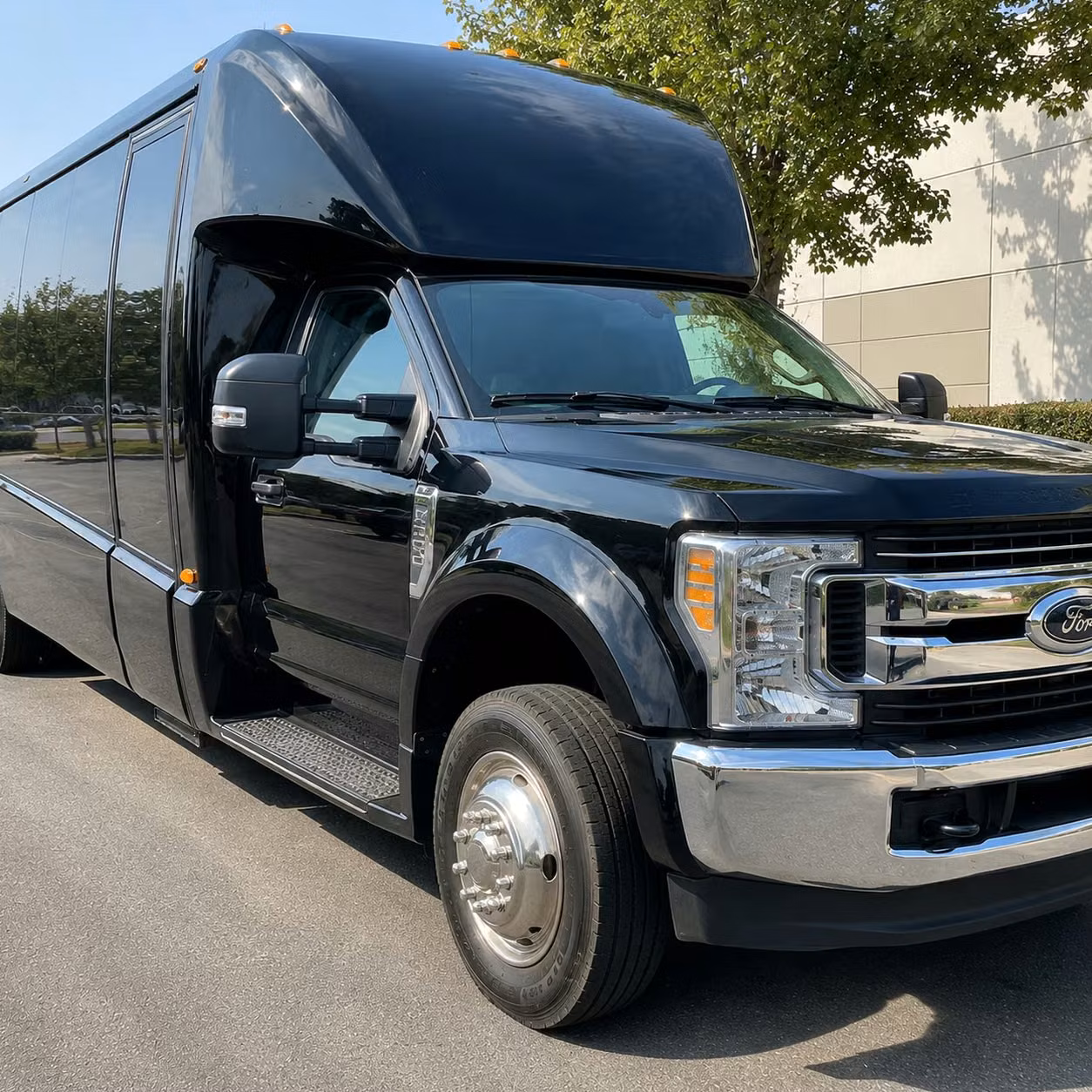yakima 18 passenger minibus rental