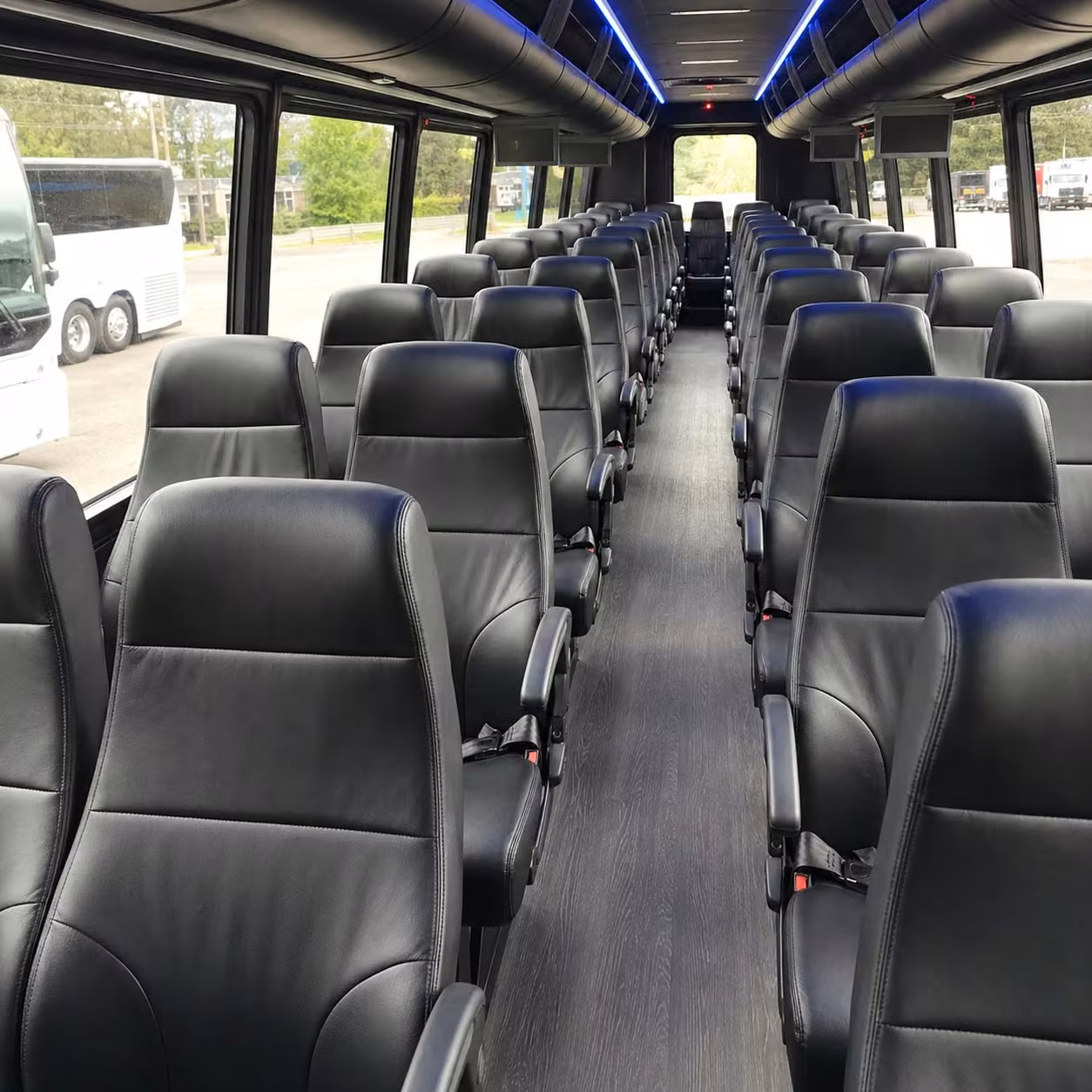 yakima 28 passenger minibus rental